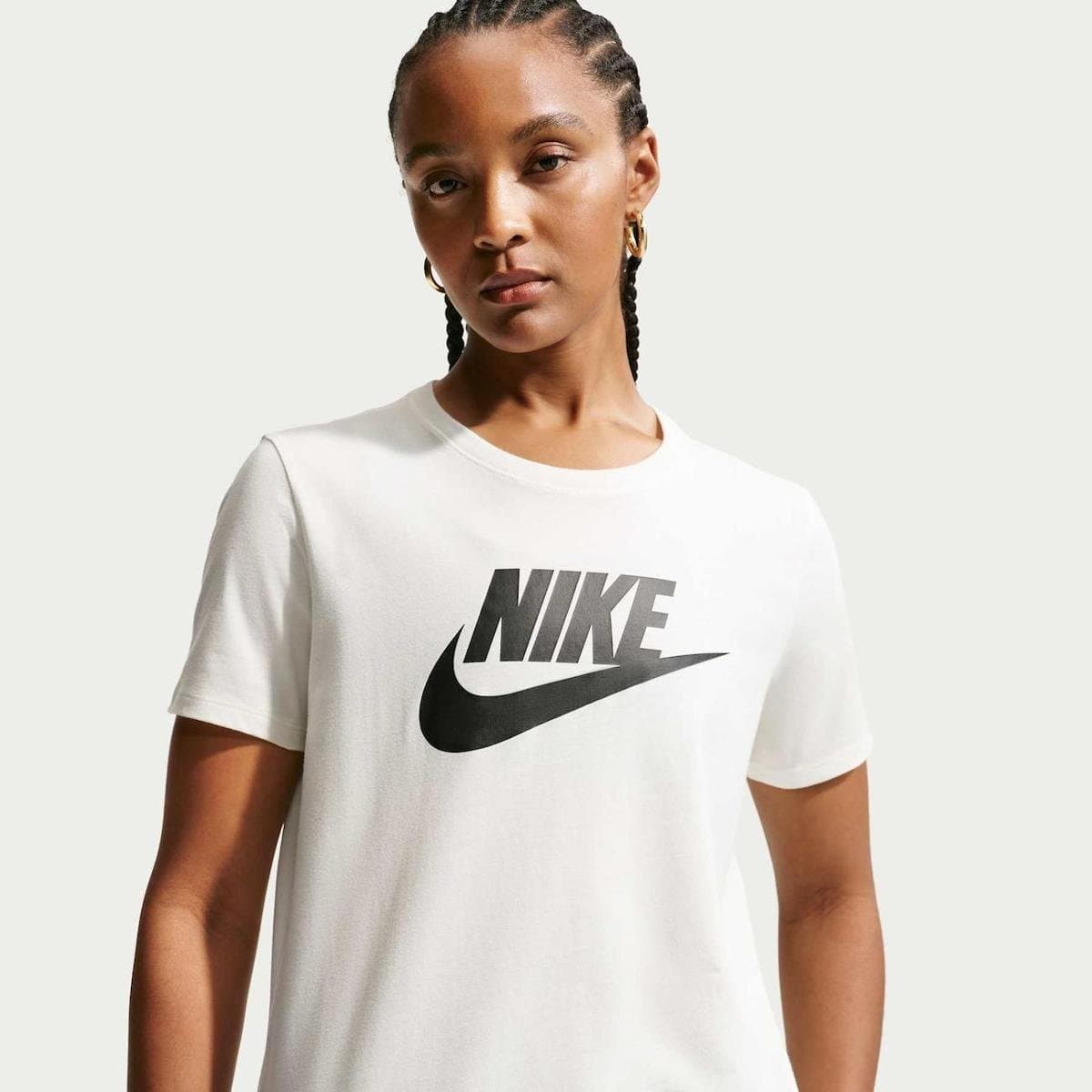 Camiseta Nike Sportswear Essentials Feminina