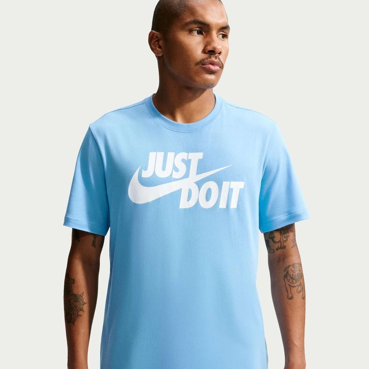 Camiseta Nike Sportswear Jdi Masculina Azul claro branco